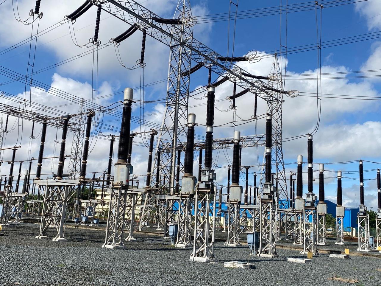 mixed vegetable salad in a mason jar.